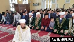 ​Казанның Галиев мәчетендә Татарстан мөфтие Камил Сәмигуллин алып барган гает намазы. 2018 ел