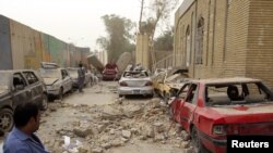 بقايا آثار التفجير قرب السفارة الإيرانية ببغداد