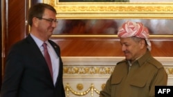 Ash Carter dhe Masud Barzani gjatë takimit