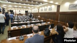 Armenia - A session of Yerevan's municipal council is boycotted by the vast majority of its members, 16 July 2018.