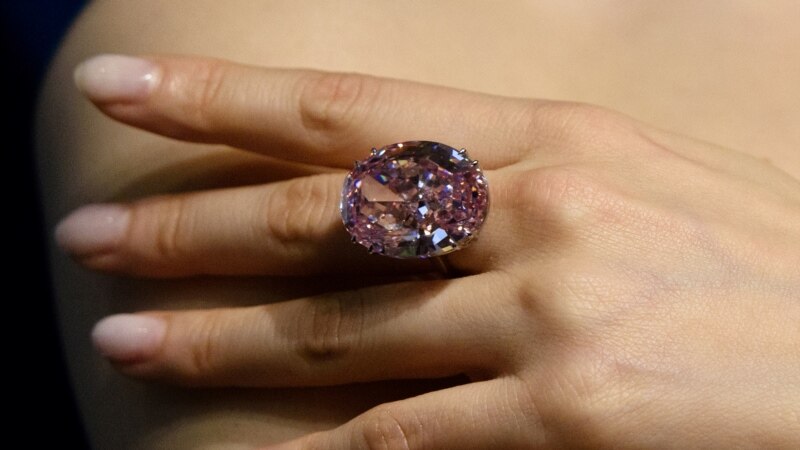 Svjetski rekord za ružičasti dijamant na aukciji u Hong Kongu