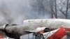 Epava avionului prezidențial polonez care s-a prăbușit la Smolensk, în vestul Rusiei, pe 10 aprilie 2010. Toate cele 96 de persoane aflate la bord au murit, inclusiv președintele polonez Lech Kaczynski. 
