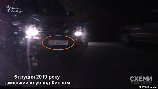 Біля готелю «Схеми» помітили і авто народного депутата Олександра Дубінського
