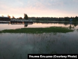 Наводнение в деревне Красный Октябрь в Иркутской области России