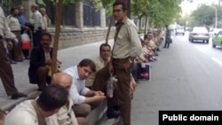 تجمع روز سه‌شنبه رانندگان شرکت واحد؛ عکس از وبسایت اتحادیه آزاد کارگران ایران