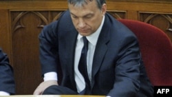 Hungary -- Prime Minister Viktor Orban pushes votes by pushing a button on his desk in the main hall of the parliament building in Budapest, 18Apr2011