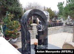 Могила Віктора Януковича-молодшого у Севастополі