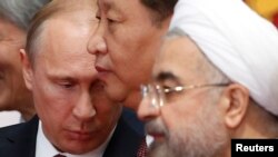 (L-R) Russian President Vladimir Putin, Chinese President Xi Jinping and Iranian President Hassan Rohani