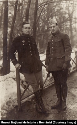 Ofițeri francezi prizonieri (Sursa: Expoziția Marele Război, 1914-1918, Muzeul Național de Istorie a României)