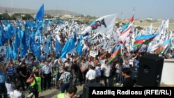 Several thousand supporters of the National Council of Democratic Forces rallied on August 18 at a site outside of the capital, Baku.