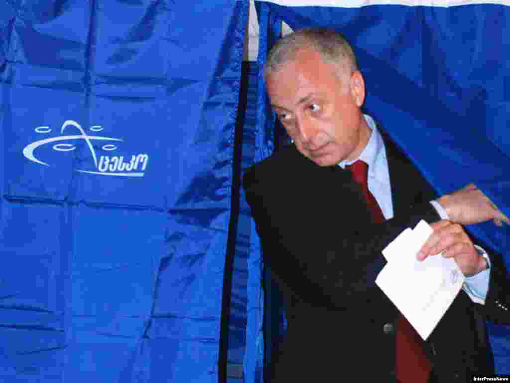 Давид Гамкрелидзе, лидер Правых на избирательном участке в Тбилиси, 21 мая 2008