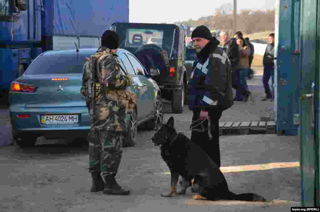 Проверки на админгранице должны быть особо тщательными из-за военных действий на востоке Украины.