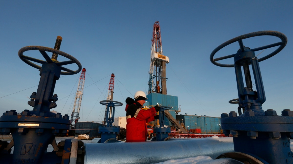 russian-oil-production-hits-new-record-despite-talk-of-cuts