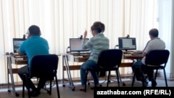 Internet kafe. Aşgabat (arhiw suraty) 