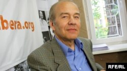 Valentin Krîlov în studioul Europei Libere