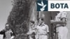 Diplomati iranian, Reza Saffinia, duke përshëndetur ushtarët izraelitë teksa arrinte te rezidenca e presidentit të parë të Izraelit, Chaim Weizmann, afër Tel Avivit, më 1950.<br><br>Atë vit, Irani u nda nga fqinjtë arabë, duke njohur joformalisht shtetin e ri hebraik.
