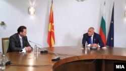 Илустрација - Архивска фотографија од министерот за надворешни работи на Македонија, Бујар Османи, и бугарскиот премиер Бојко Борисов во Брисел, 9 Октомври 2020