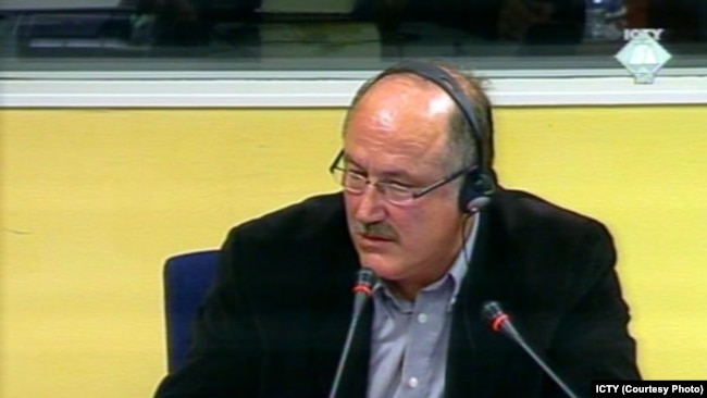 Momir Stojanoviq si dëshmitar i mbrojtjes në gjyqin e shefit të Drejtorisë së Sigurisë Publike të Ministrisë serbe të Punëve të Brendshme, Vllastimir Gjorgjeviq, në Hagë. Shkurt, 2010.