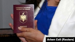 Albanski pasoš, ilustrativna fotografija