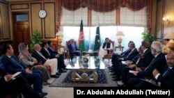 عبدالله عبدالله در سفرش به پاکستان با عمران خان و برخی دیگر از مقام‌های ارشد پاکستانی دیدار کرد.