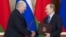 Аляксандар Лукашэнка (зьлева) і Ўладзімер Пуцін у Крамлі, 15 сьнежня 2015 году