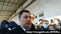 Садыр Жапаров отвечает на вопросы журналистов в день выборов 10 января.