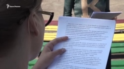 Açıq kök tübünde pyesa: Zaporojyede Sentsovğa qol tutuv tedbirni keçirdiler (video)