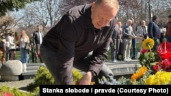 Lider SSP-a Dragan Đilas polaže venac na Novom groblju