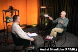 Ляўрэат Нобелеўскай прэміі міру 2022 года Алесь Бяляцкі падчас інтэрвію для Беларускай службы Радыё Свабода праз тры дні пасьля свайго вызваленьня з турмы. Вільня, 16 сьнежня 2025