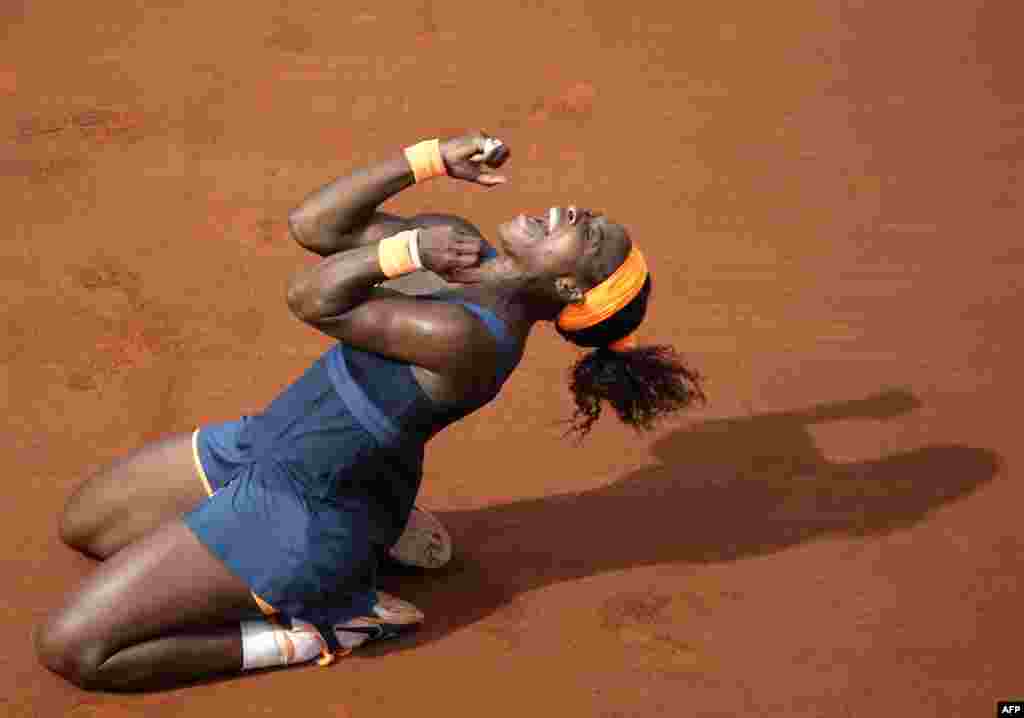 U.S. tennis player Serena Williams celebrates her victory over Russia&#39;s Maria Sharapova at the end of their French Open final match at the Roland Garros stadium in Paris on June 8. It was Williams&#39; 16th Grand Slam title. (AFP/Kenzo Tribouillard)
