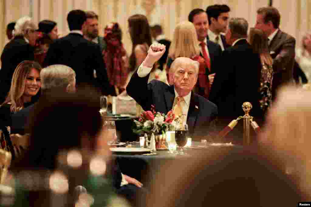 Presidenti amerikan, Donald Trump në darkën e Krishtlindjes në sallë ballosh në klubin e tij Mar-a-Lago në Florida.