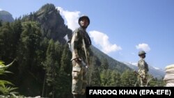 Indian paramilitary soldiers stand guard at check post along a highway in India-administered Kashmir. (file photo)