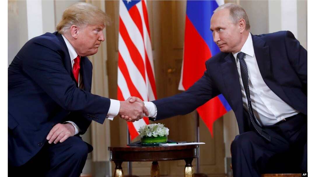 US President Donald Trump and Russian President Vladimir Putin shake hands in Helsinki in 2018.