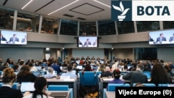 Mbledhje e Komitetit të Ekspertëve për Vlerësimin e Masave Kundër Pastrimit të Parave dhe Financimit të Terrorizmit (MONEYVAL), në vitin 2024 në Strasburg, Francë.