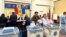 Comuniștii moldoveni cer renumărarea voturile la referendumul din 20 octombrie, fiind nemulțumiți că în secțiile de votare din țările Uniunii Europene erau steagurile... Uniunii Europene. Imagine dintr-o secție de votare din București.