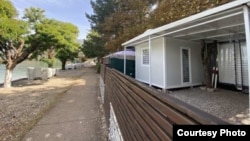 Umesto prikolica, u nekadašnjem auto-kampu Gradište nalaze se čvrste građevine, dok je zemljište godinama u procesu denacionalizacije.