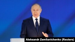 21-уми апрел, Владимир Путин, президенти Русия дар назди ҳарду палатаи парлумони кишвар суханронӣ мекунад 