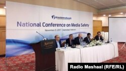 Pakistan: Media howpsuzlygy konferensiýasyn agatnaşyjylar, YIslamabat, 21-nji noýabr, 2017