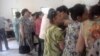 Кунлаб навбатда туриш ва ур-йиқит билан олинаëтган янги биометрик паспорт¸ юмалоқ муҳрсиз яроқсиз ҳисобланади.