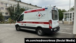 Автомобіль «швидкої допомоги» із символом Z у Сімферополі, лютий 2025 року