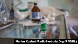 «Учасники механізму COVAX погоджуються звільнити виробників вакцин від відповідальності за певні ризики, що можуть виникнути внаслідок застосування цих вакцин», йдеться в обґрунтуванні