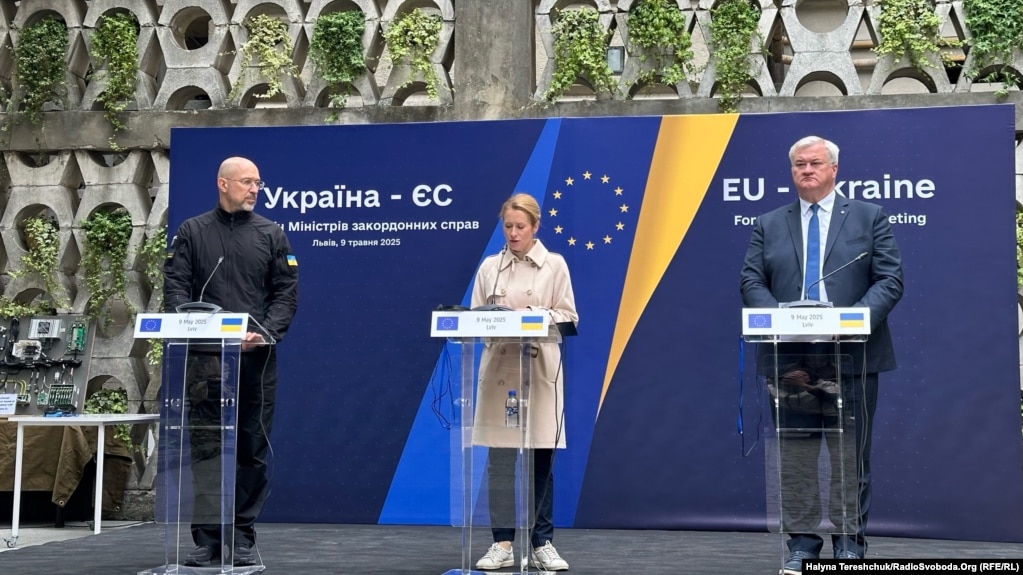 Верховна представниця ЄС із закордонних справ і політики безпеки Кая Каллас, прем'єр-міністр України Денис Шмигаль і міністр закордонних справ України Андрій Сибіга під час зустрічі для створення спецтрибуналу щодо злочинів Росії. Львів, 9 травня 2025 року