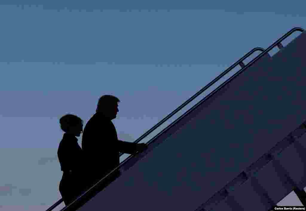 Вранці 20 січня 45-й президент США Дональд Трамп разом із дружиною Меланією піднімаються на борт літака перед своїм відльотом до Флориди, де планують жити в своєму маєтку
