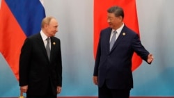Chinese leader Xi Jinping welcomes Russian President Vladimir Putin after the photo session of the Shanghai Cooperation Organization on September 1.