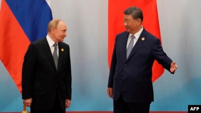 Балапанның ішіне транс жігіт кіріп келді. Жігіт қыздың денесін жалайды