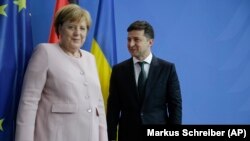 Зеленський поспілкувався телефоном із Ангелою Меркель