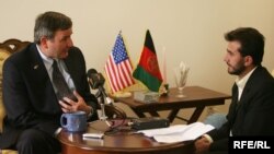 کابل کې د امریکا سفیر کارل ایکن بیري له ازادي راډیو سره د مرکې پر مهال