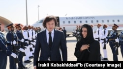 ირაკლი კობახიძეს აეროპორტში საამიროების მინისტრთა კაბინეტის გენერალური მდივანი მარიამ ალ ჰამადი დახვდა.