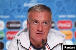 Antrenorul echipei Franței, Didier Deschamps, speră că echipa va juca „normal”