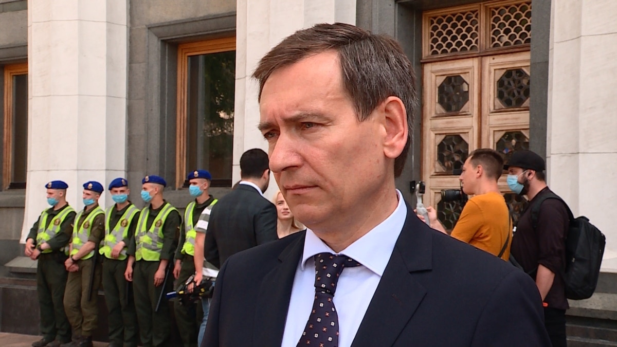Веніславський: вимоги щодо зміни військового керівництва від депутатів і «майдану» – це «абсурд»